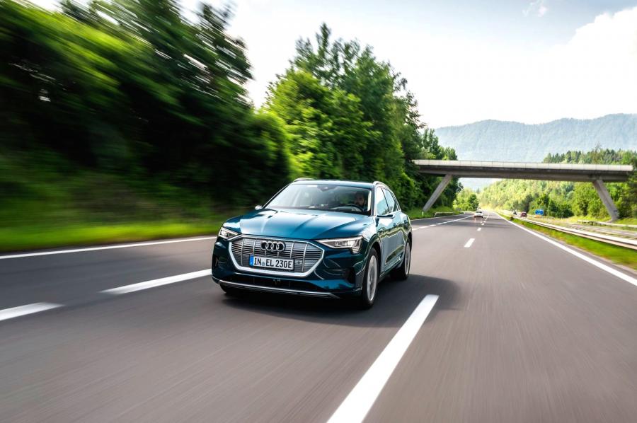  Audi e-tron 55 Quattro 2019 года  (WW) (фото 398 из 452)